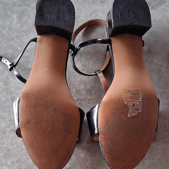 Black H&M sandals with ankle strap with a 1 1/2 heel size 9.5 - Picture 4 of 5